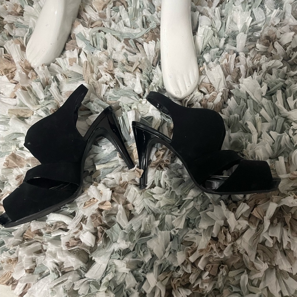 Shoes - Picture 4 of 5